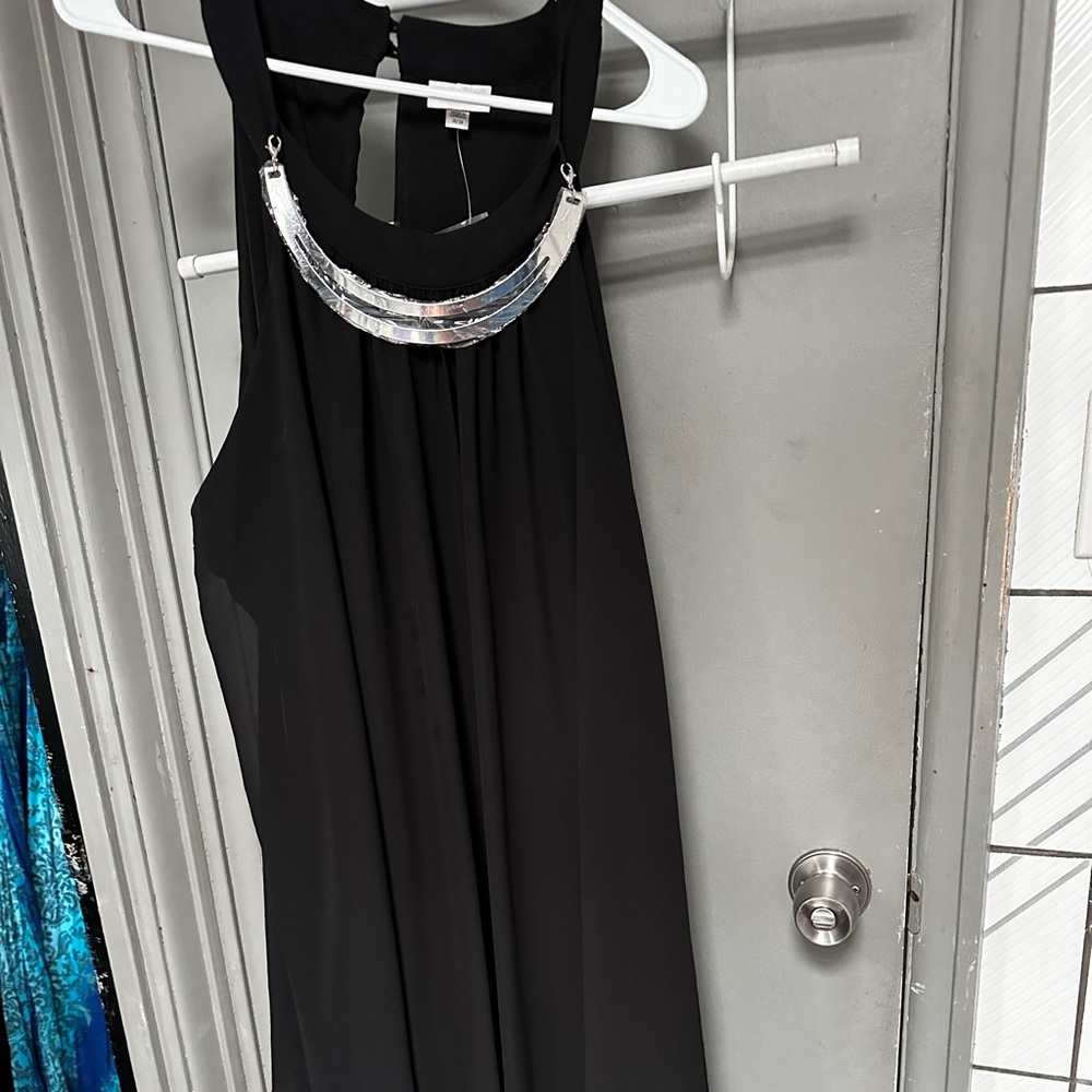 Avenue NWT Beautiful cocktail dress with garnishment 🦋